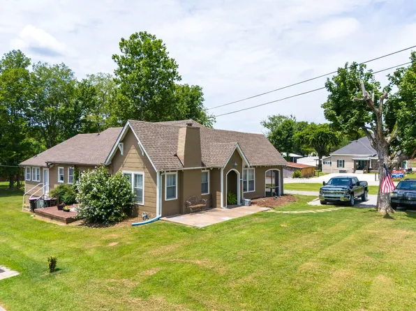 304 N Main St, Ashland City, TN 37015