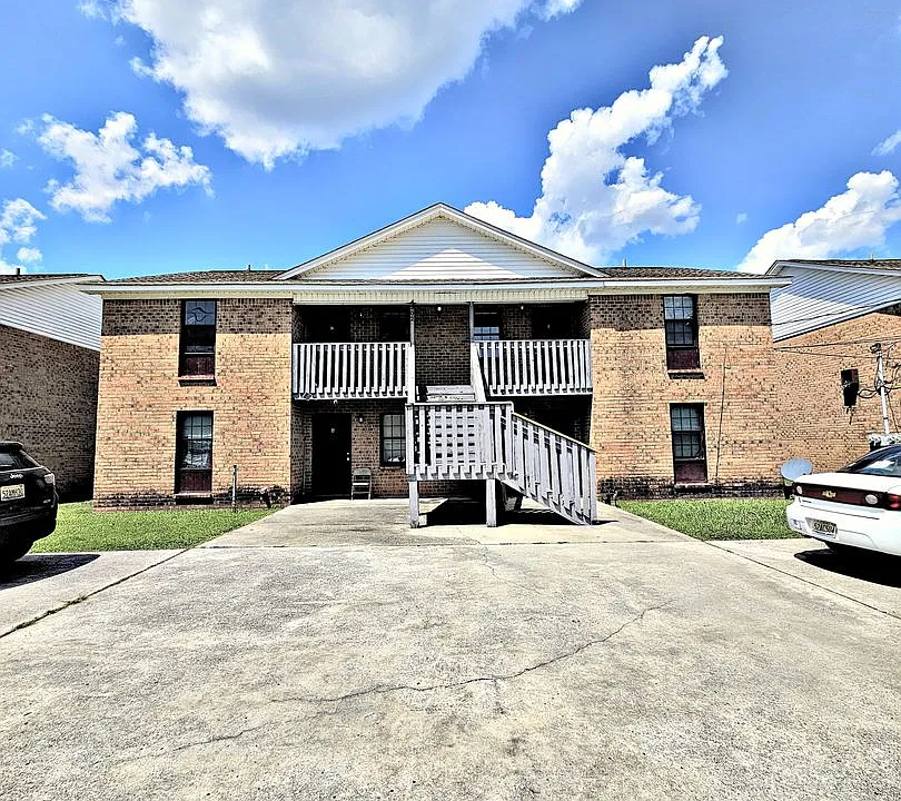 228-304 Cedar Lake Pl SW