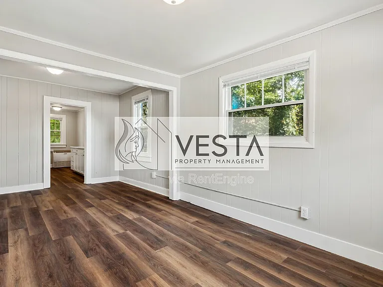 4 Farrwood Ave #8 — Photo 26