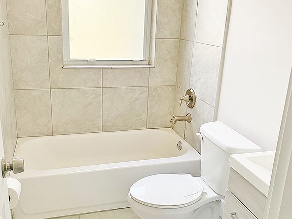4th image of 702 S 17th Ave APT 7