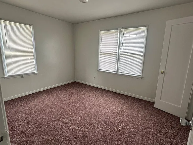 521 E Harmon Dr — Photo 14
