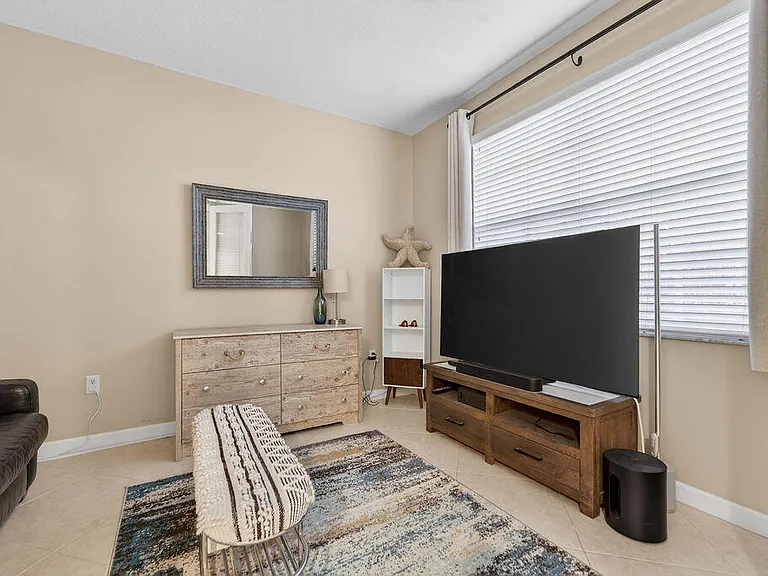 11860 Valencia Gardens Ave — Photo 23
