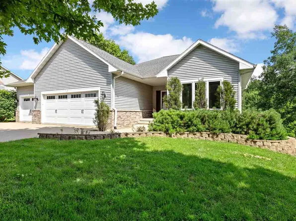 1280 Winchester Dr NE, Swisher, IA 52338