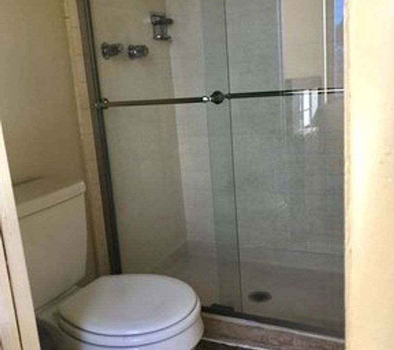 2nd image of 622 Victorian Ave #6
