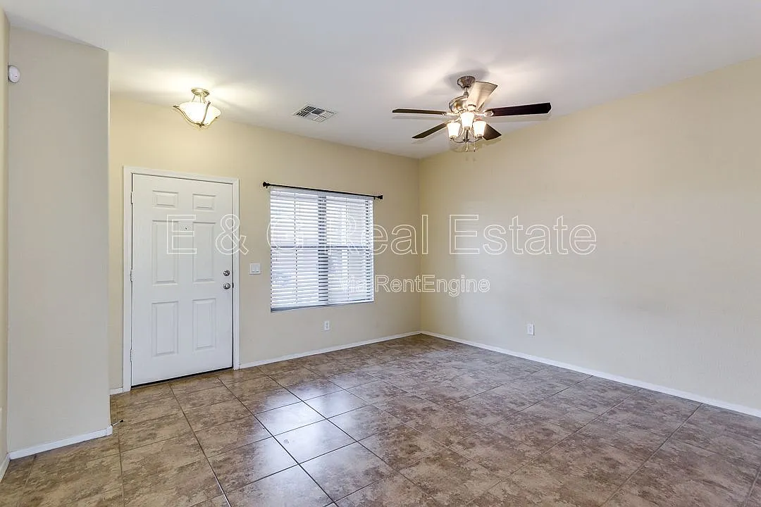 Building Photo - 1886 E Don Carlos Ave #126