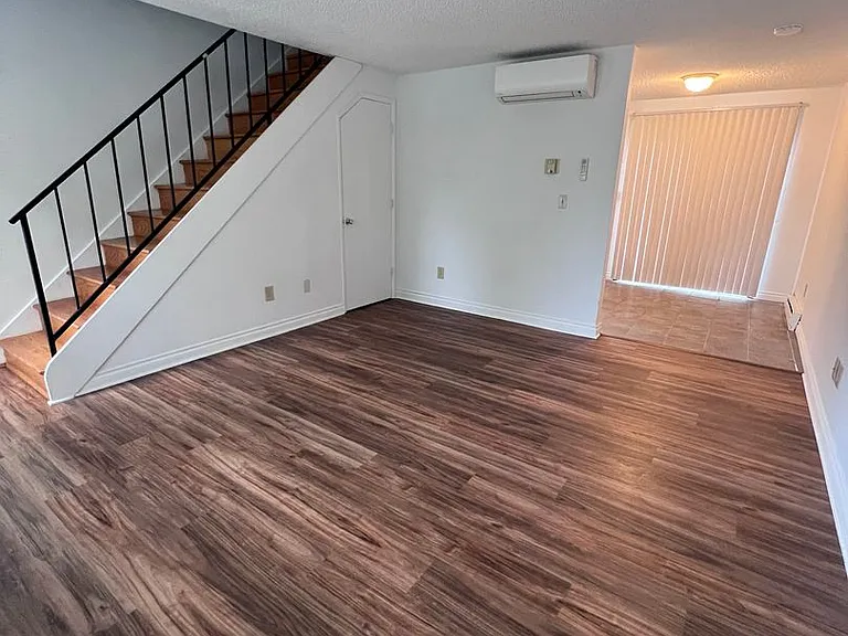 268-34th Ave 4-Plex — Photo 2