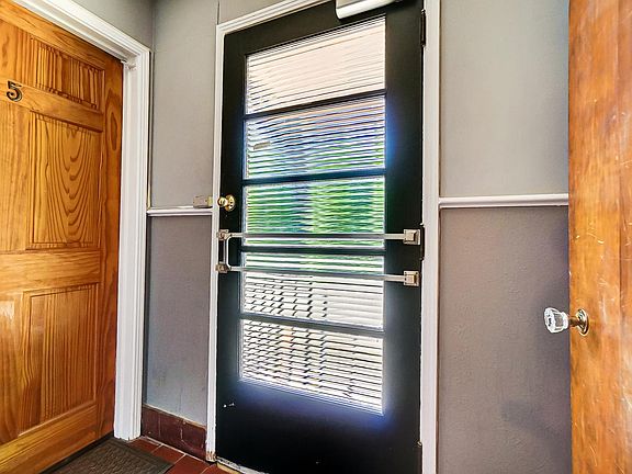 4th image of 3653 Shaw Ave APT 6