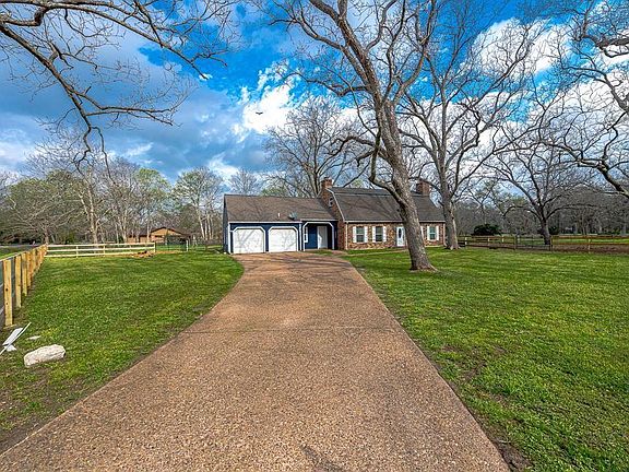 2nd image of 605 Fort Bend Drive
