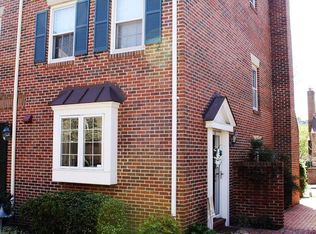 1112 W Abingdon Dr, Alexandria, VA 22314