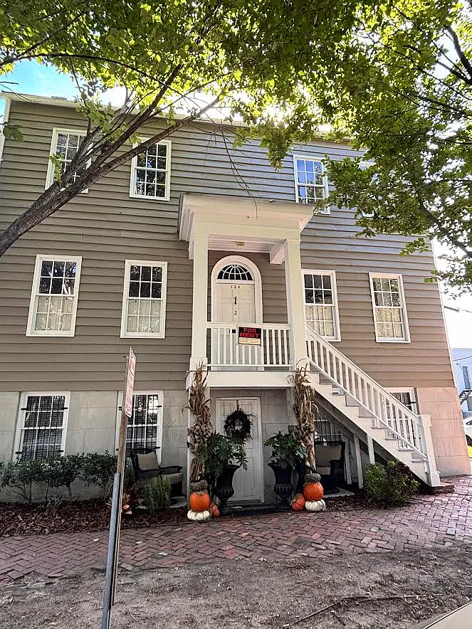 1 bed, 1100 sqft, $1,600 — Photo 1