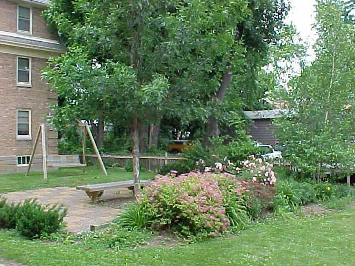 Building Photo - 2420 E Washington Ave