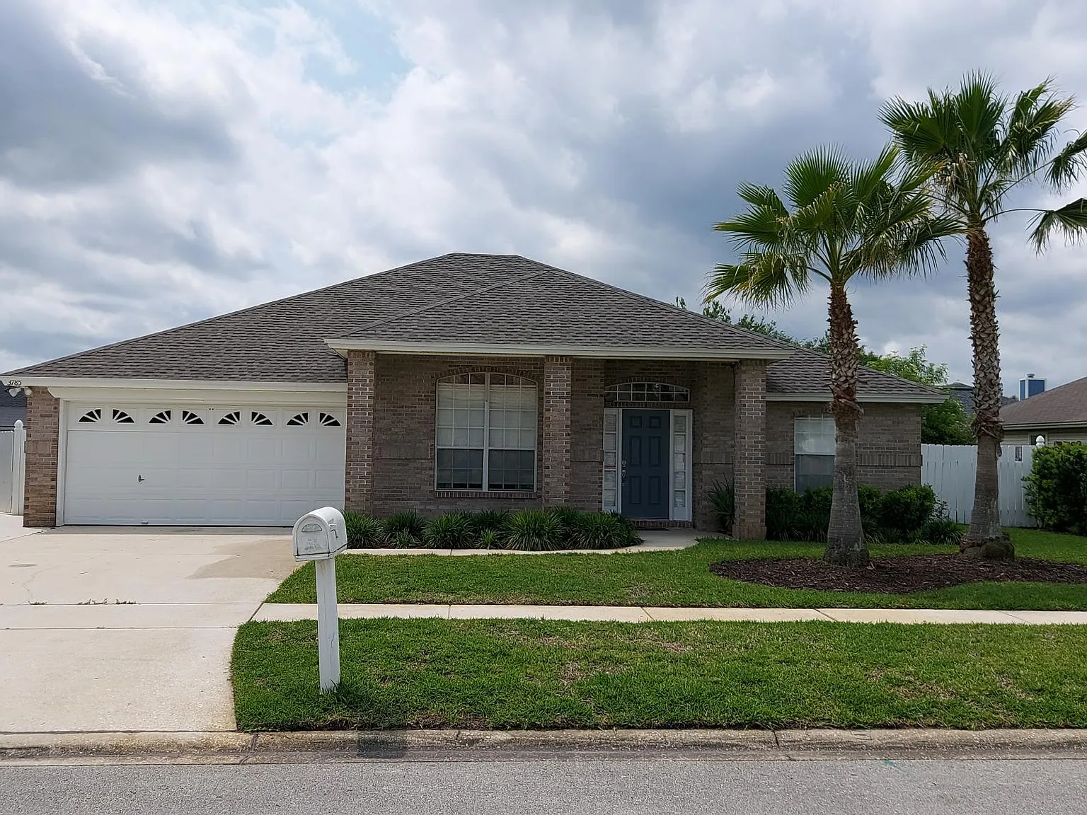 3 bed, 1954 sqft, $2,200 — Photo 3
