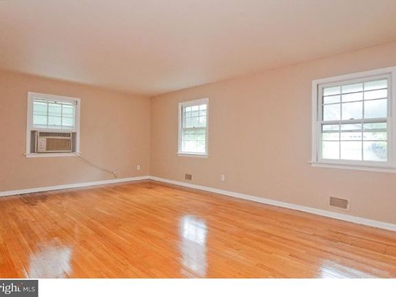 3rd image of 110 Herrontown Rd