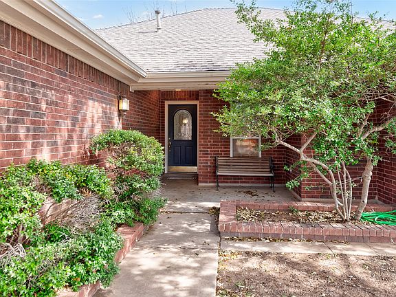 5th image of 941 Reeves St