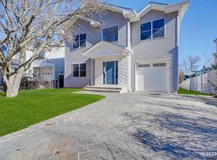 29 Sussex Rd, Bergenfield, NJ 07621