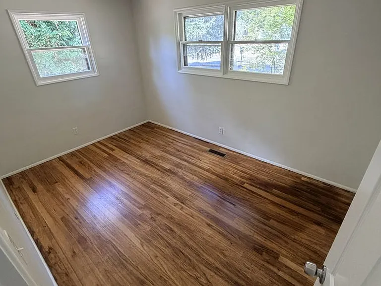 2518 Borst Ave — Photo 6