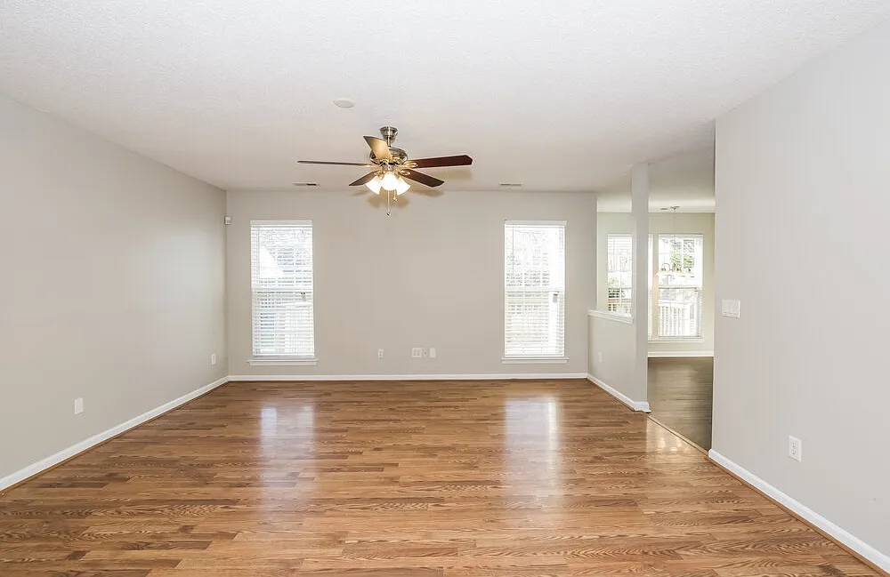 3 bed, 2.0 bath, 1211 sqft, $1,955 — Photo 3