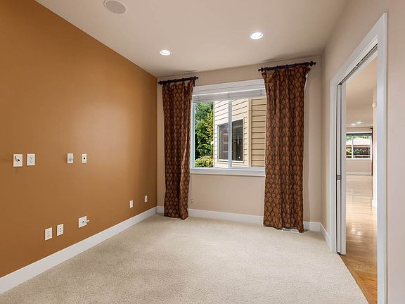 5th image of 34229 SE Elm St