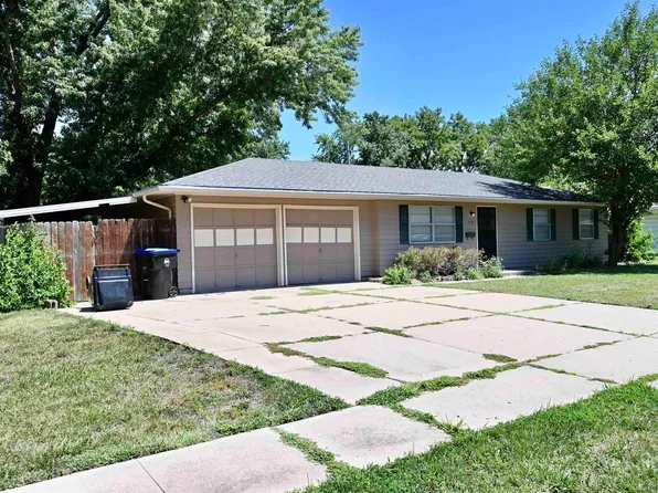 4032 SW 34th St, Topeka, KS 66614