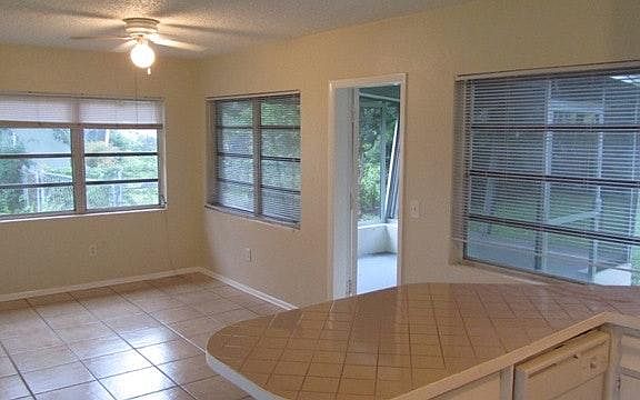 4th image of 3089 Englewood Dr