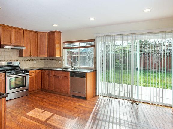 5th image of 264 Arbor Valley Dr