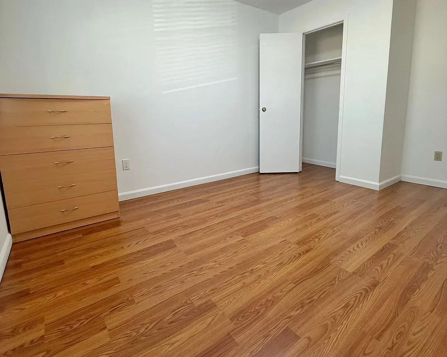 3 bed, 900 sqft, $3,000 — Photo 2