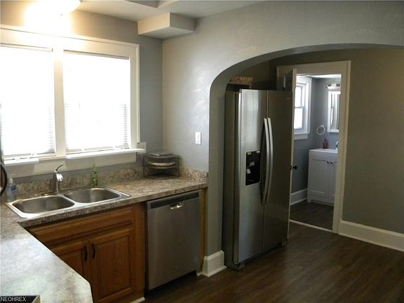 5th image of 517 Greenwood Ave