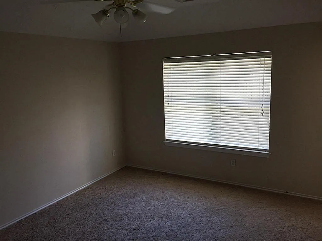 3 bed, 2.0 bath, 1518 sqft, $2,000 — Photo 4