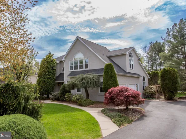 49 Trailwood Dr, Holland, PA 18966