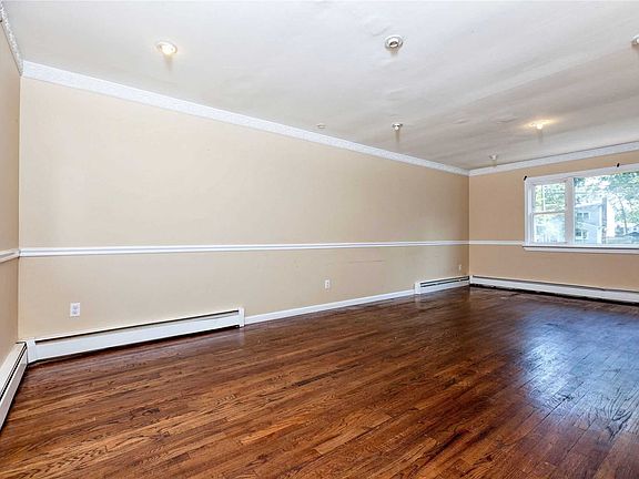 3rd image of 253 Thrift St