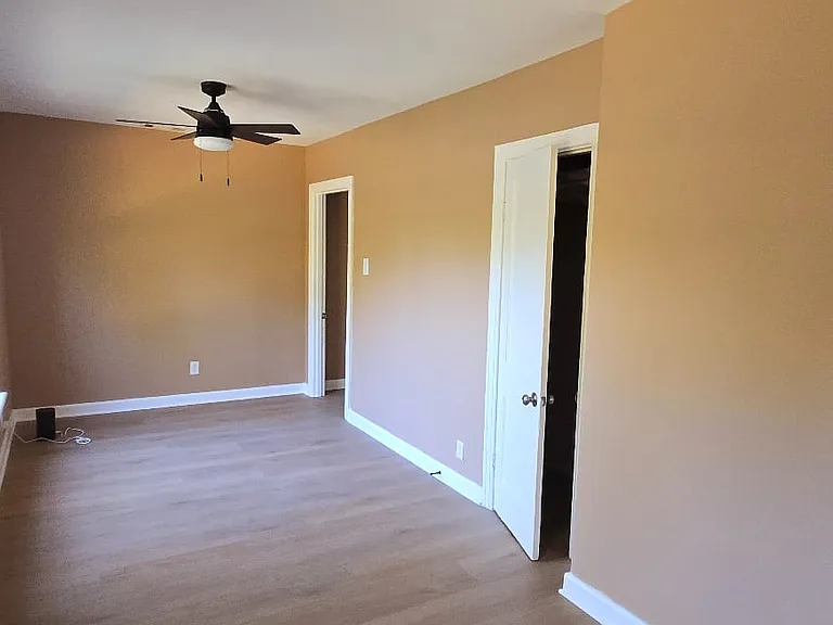 1119 Commerce Dr — Photo 1
