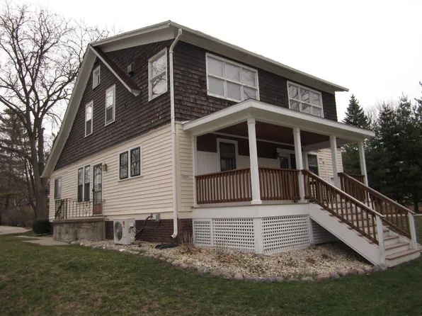 521 Jefferson St, Oconomowoc, WI 53066