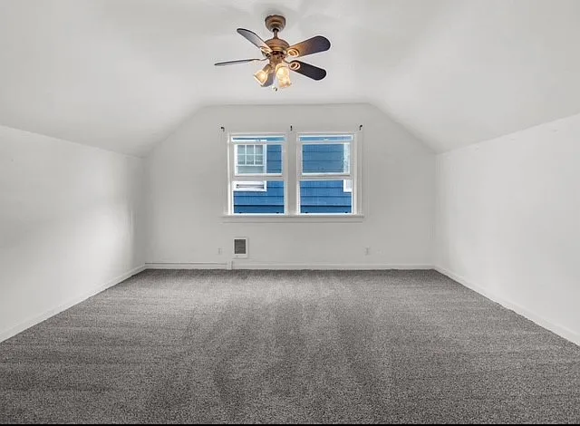 2 bed, 1000 sqft, $1,900 — Photo 3