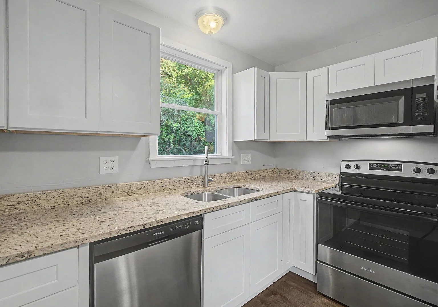 10-16 Bates St — Photo 3