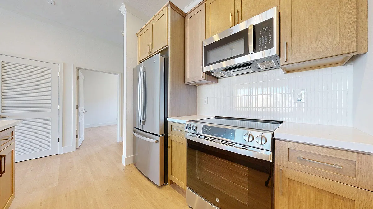 Building Photo - 3322 Buchanan St #302