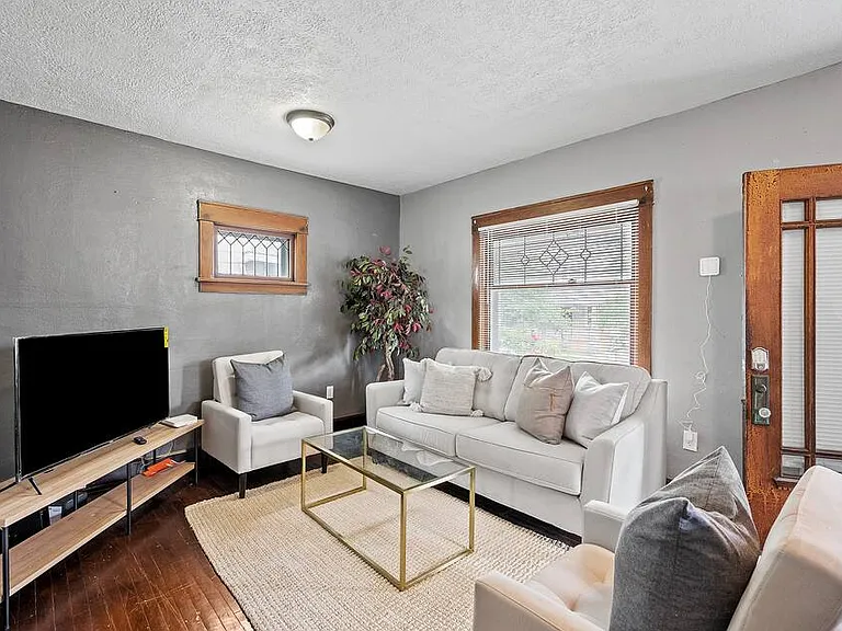 3428 W 46th St — Photo 3