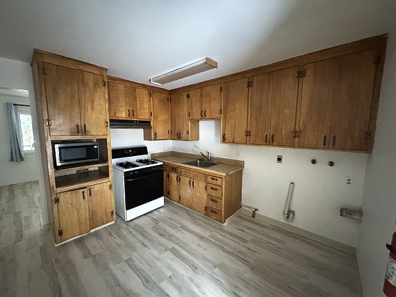 2nd image of 2708 Armstrong Ave #B