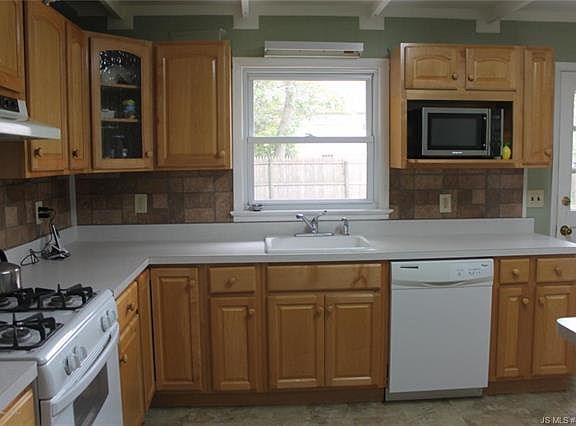 3rd image of 215 Chard Pl