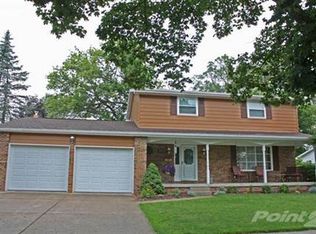 525 Ashwood Dr, Flushing, MI 48433