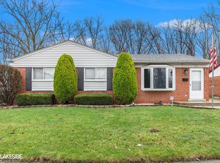 30604 Winthrop Dr, Madison Heights, MI 48071