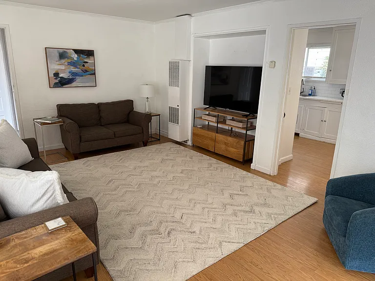 425 Capitola Ave — Photo 3