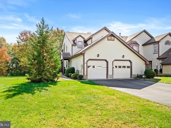 30 Edinburgh Dr, Monroe Township, NJ 08831