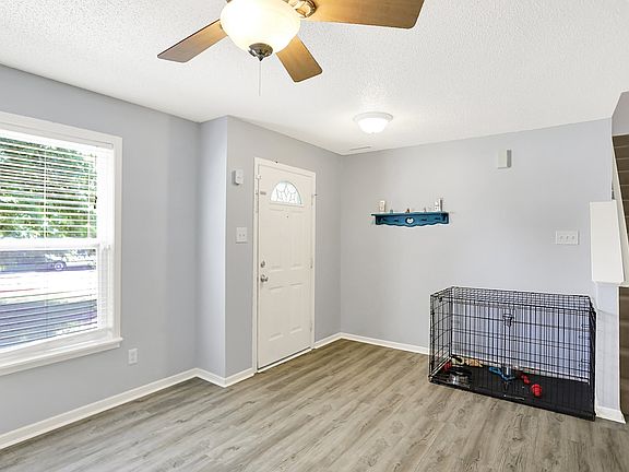 5th image of 252 Creekside Cir