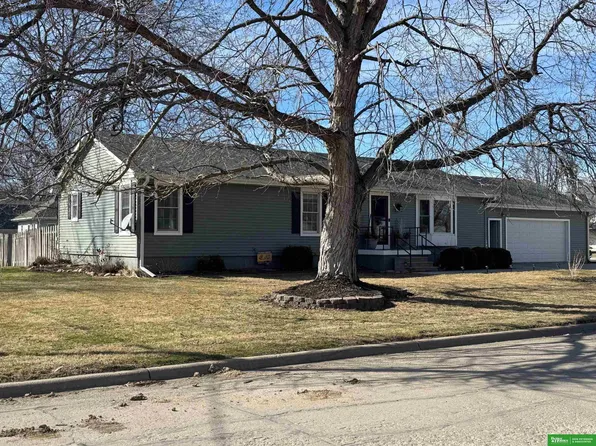108 S 9th St, Tekamah, NE 68061