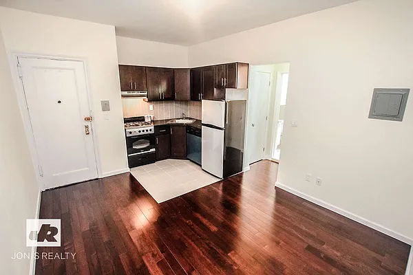 Rented by Jonis Realty | media 6