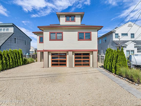 2nd image of 2106 Bay Boulevard
