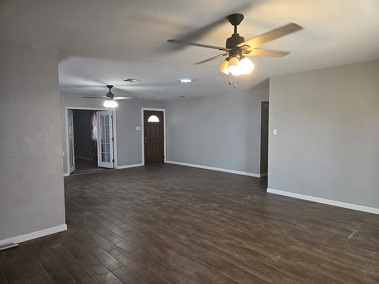 7827 W Amelia Ave — Photo 6
