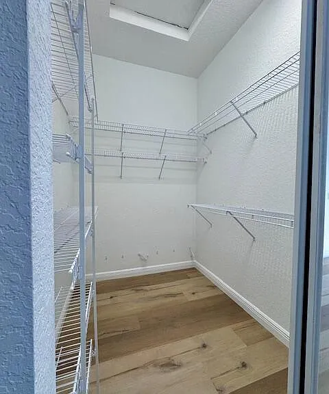 7842 Exeter Blvd E — Photo 22