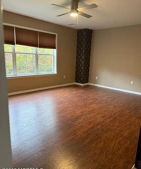 414 Sloan Ct — Photo 3