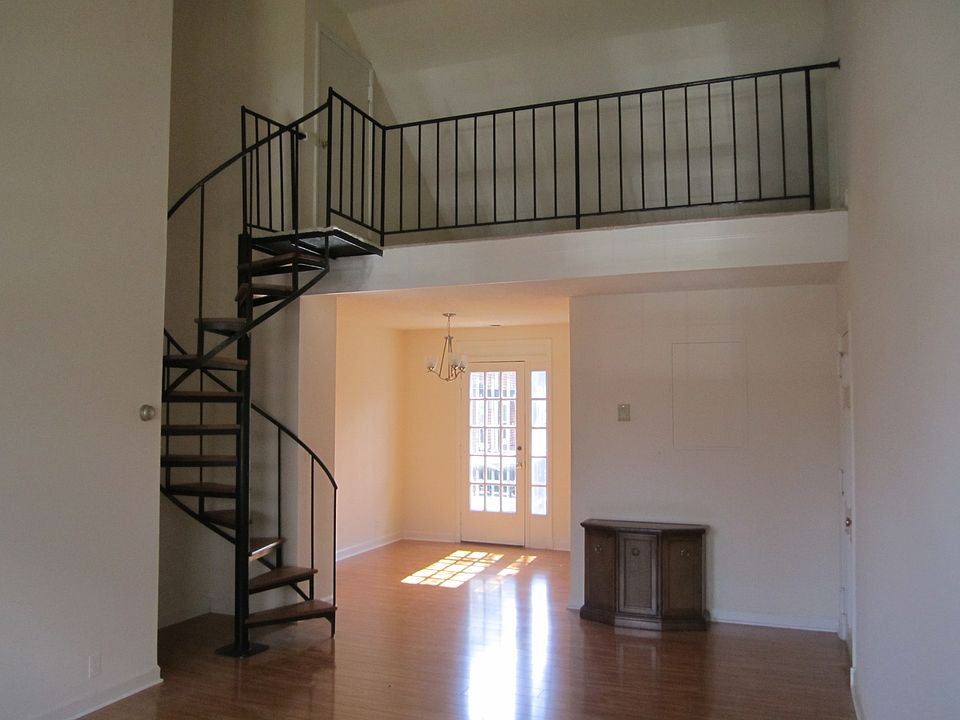 Spiral staircase to loft